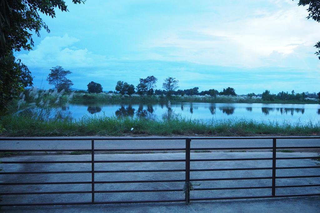 Rimmueng Resort Phanom Sarakham Exterior foto